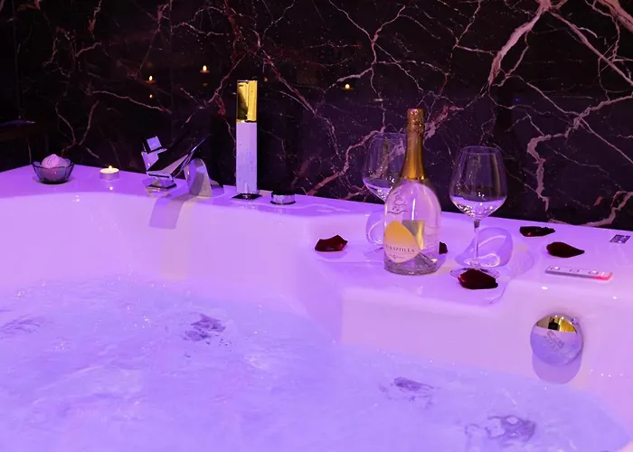 Guest house Albadea Suites&jacuzzi 4*