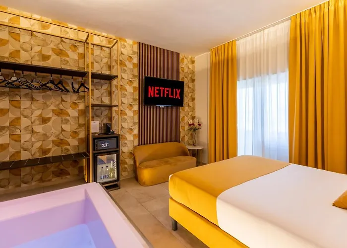 Albadea Suites&jacuzzi 4*